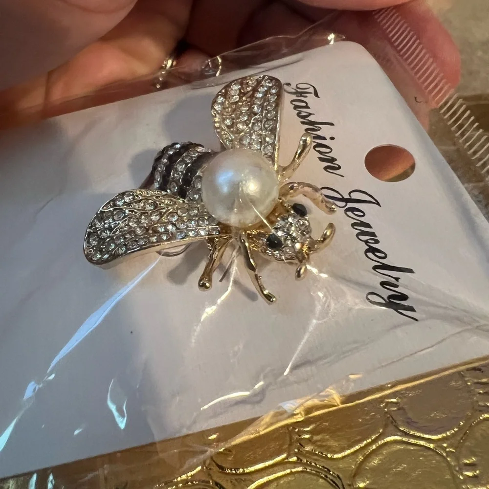 Gold and Silver Floral Brooch with Crystal Details - Picture 2 of 5